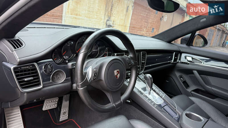 Фастбэк Porsche Panamera 2011 в Полтаве