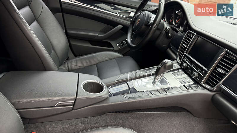 Фастбэк Porsche Panamera 2011 в Полтаве