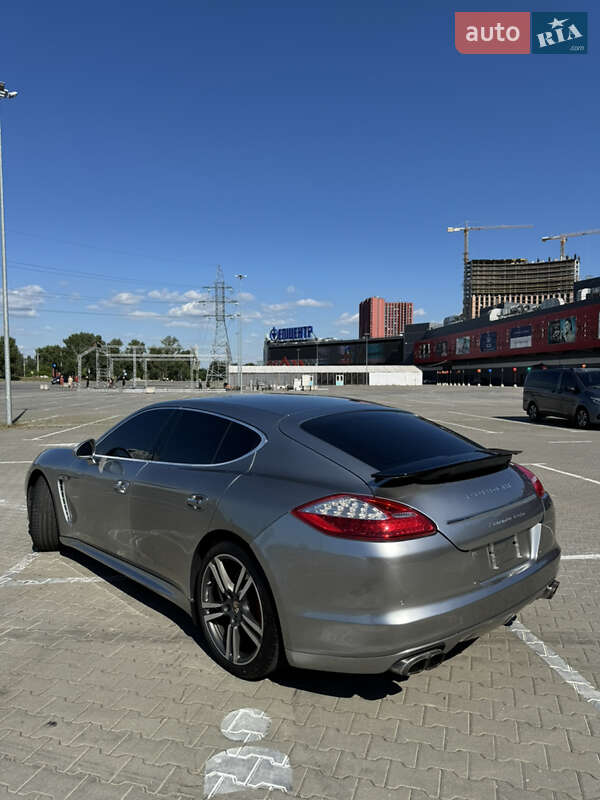 Фастбек Porsche Panamera 2011 в Києві
