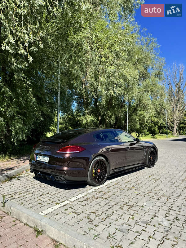 Фастбек Porsche Panamera 2010 в Хмельницькому