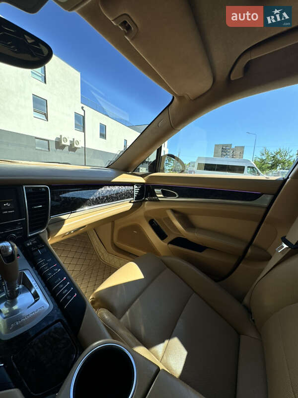 Фастбек Porsche Panamera 2010 в Хмельницькому
