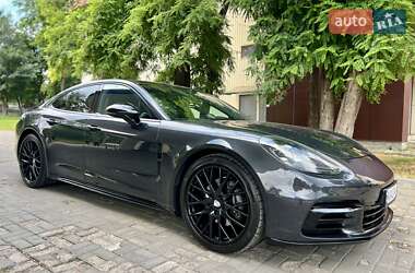 Фастбэк Porsche Panamera 2018 в 