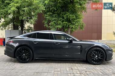 Фастбэк Porsche Panamera 2018 в 