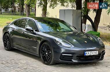 Фастбэк Porsche Panamera 2018 в 