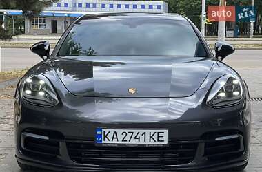 Фастбэк Porsche Panamera 2018 в 