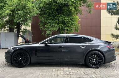 Фастбэк Porsche Panamera 2018 в 