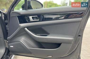 Фастбэк Porsche Panamera 2018 в 