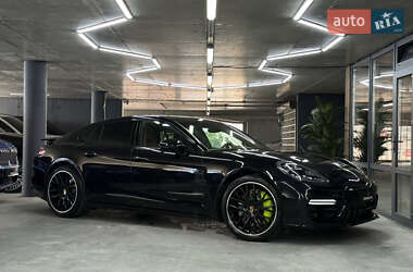 Фастбэк Porsche Panamera 2021 в 