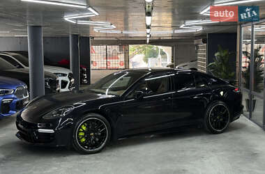 Фастбэк Porsche Panamera 2021 в 