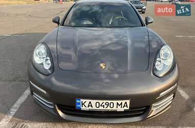 Фастбэк Porsche Panamera 2013 в 
