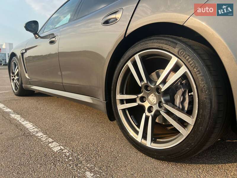 Фастбэк Porsche Panamera 2013 в Киеве фото 3 Фастбэк Porsche Panamera 2013 в Киеве