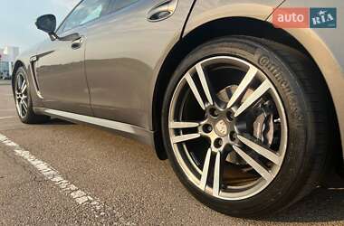 Фастбэк Porsche Panamera 2013 в 
