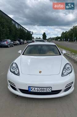 Фастбэк Porsche Panamera 2012 в 
