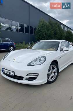 Фастбек Porsche Panamera 2012 в Білій Церкві