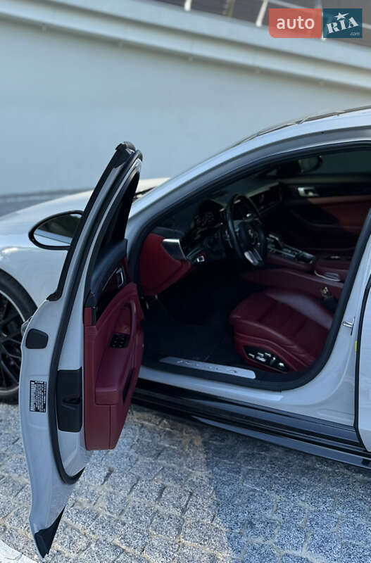 Фастбэк Porsche Panamera 2017 в Одессе