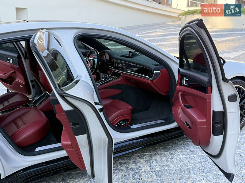 Фастбэк Porsche Panamera 2017 в Одессе