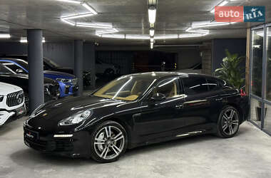 Фастбэк Porsche Panamera 2013 в 