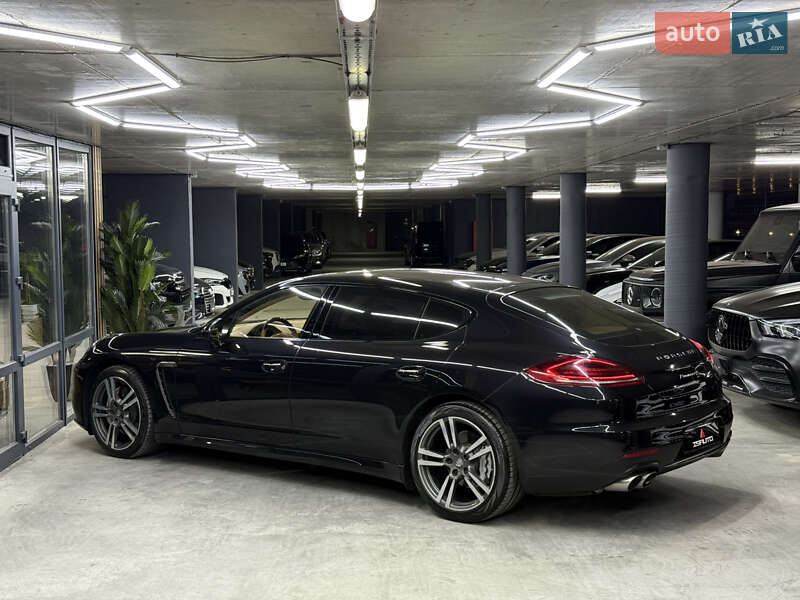 Фастбэк Porsche Panamera 2013 в Одессе