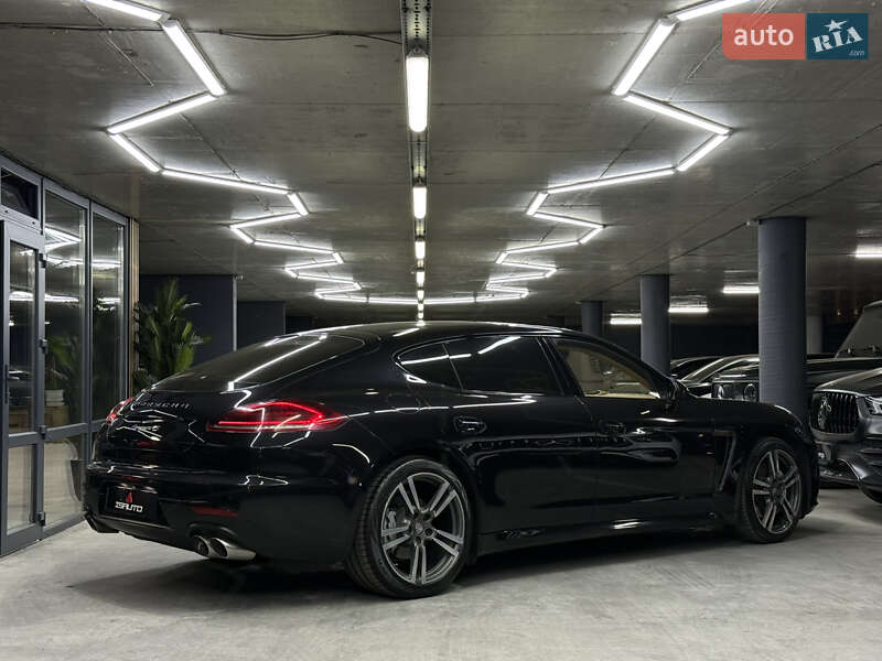 Фастбэк Porsche Panamera 2013 в Одессе