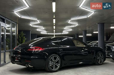 Фастбэк Porsche Panamera 2013 в 