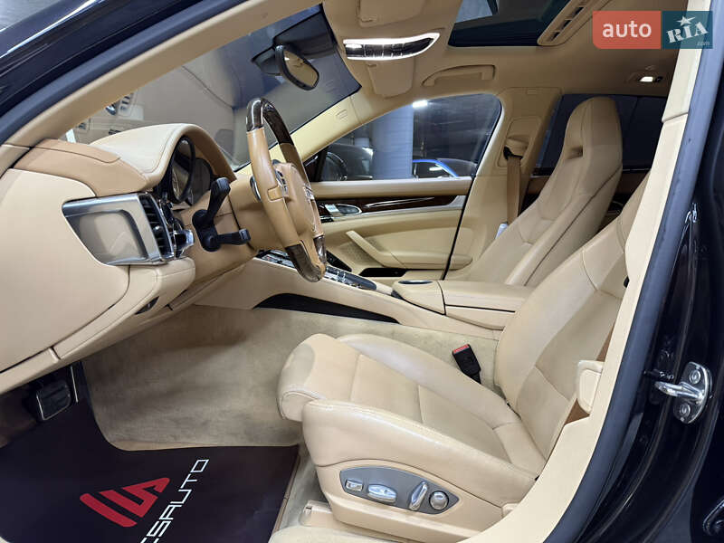 Фастбэк Porsche Panamera 2013 в Одессе