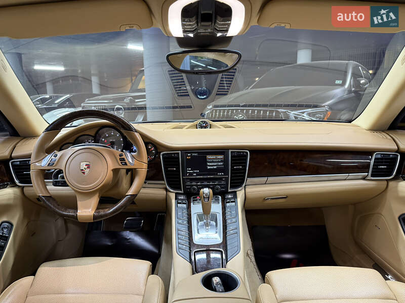 Фастбэк Porsche Panamera 2013 в Одессе