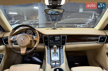 Фастбэк Porsche Panamera 2013 в 