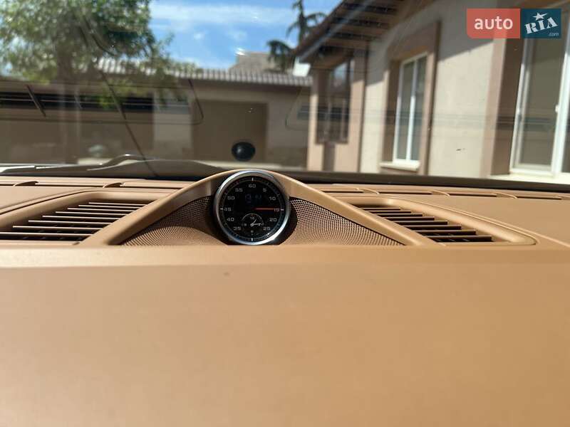 Фастбэк Porsche Panamera 2012 в Кривом Роге фото 15 Фастбэк Porsche Panamera 2012 в Кривом Роге