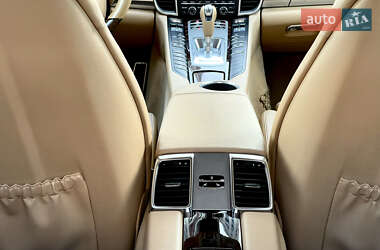 Фастбэк Porsche Panamera 2013 в 
