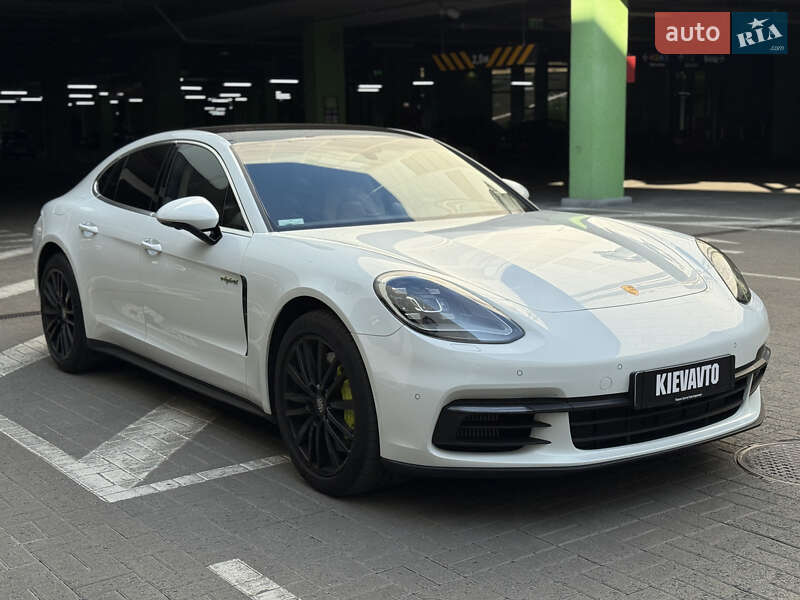 Фастбек Porsche Panamera 2018 в Києві