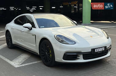 Фастбек Porsche Panamera 2018 в 