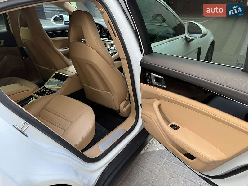 Фастбек Porsche Panamera 2018 в Києві