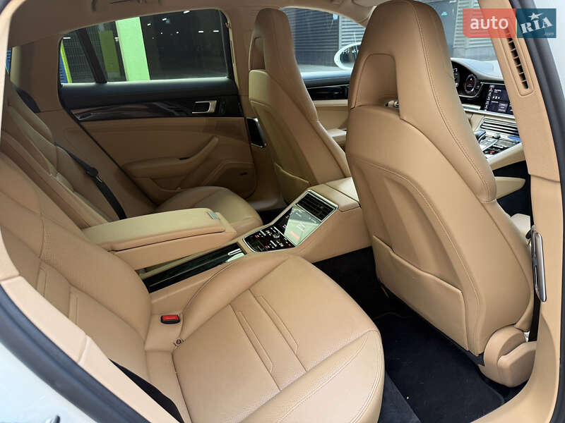 Фастбек Porsche Panamera 2018 в Києві