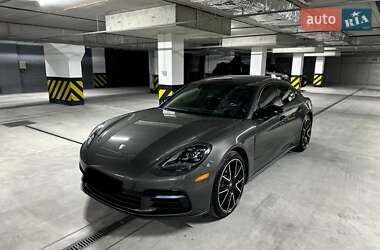 Фастбэк Porsche Panamera 2018 в 
