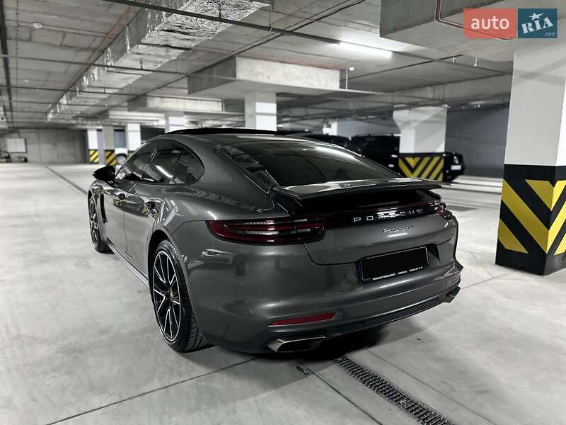 Фастбэк Porsche Panamera 2018 в Днепре