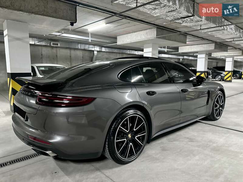 Фастбэк Porsche Panamera 2018 в Днепре