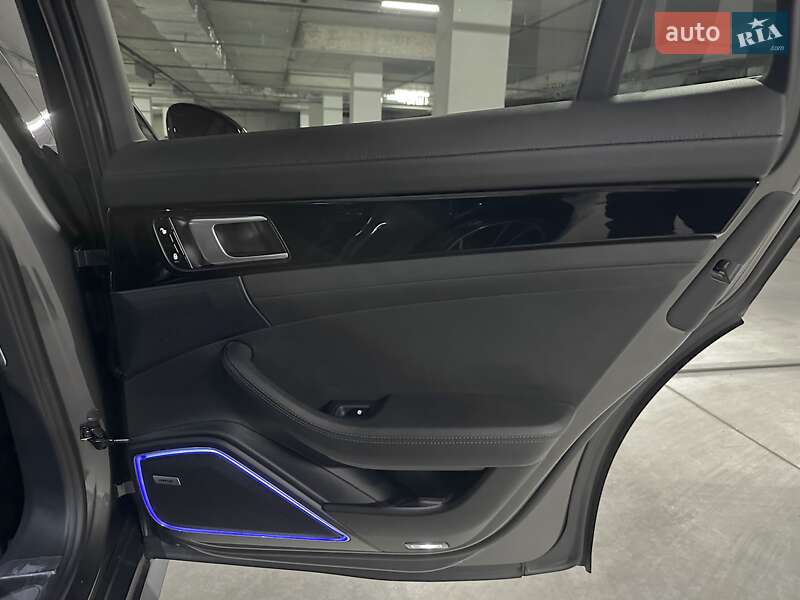 Фастбэк Porsche Panamera 2018 в Днепре