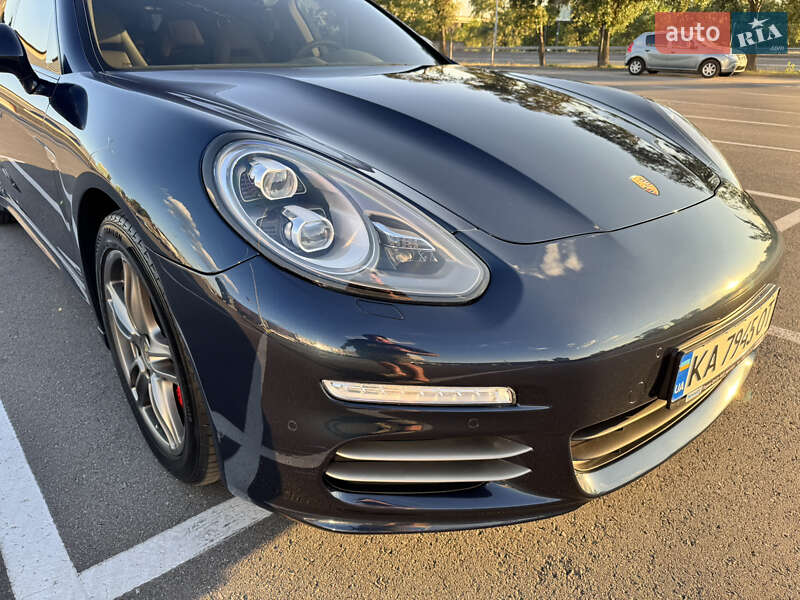 Фастбэк Porsche Panamera 2013 в Киеве