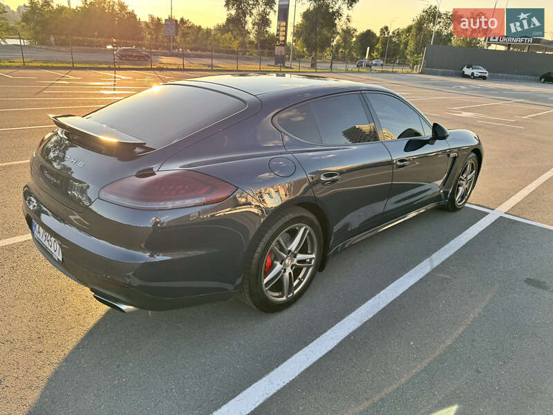Фастбэк Porsche Panamera 2013 в Киеве