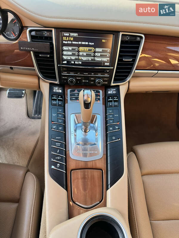 Фастбэк Porsche Panamera 2013 в Киеве