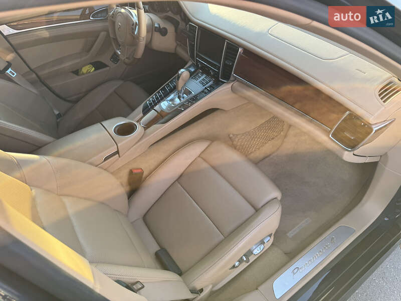 Фастбэк Porsche Panamera 2013 в Киеве