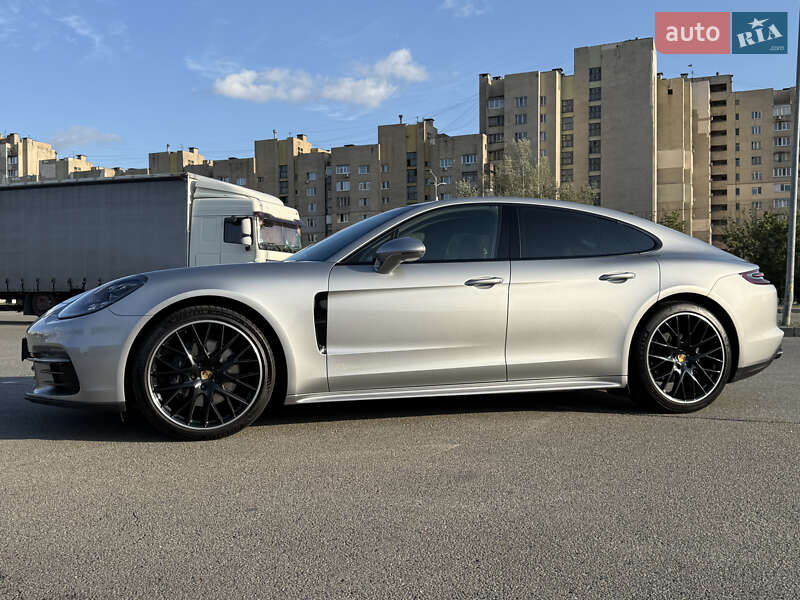 Фастбэк Porsche Panamera 2020 в Киеве