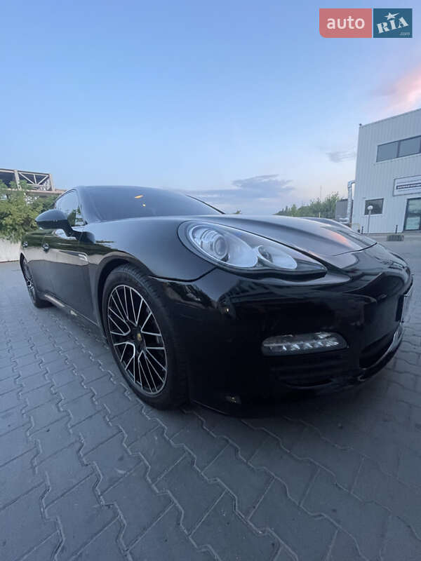 Фастбэк Porsche Panamera 2011 в Виннице