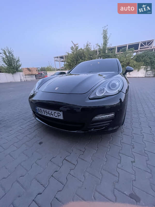 Фастбэк Porsche Panamera 2011 в Виннице