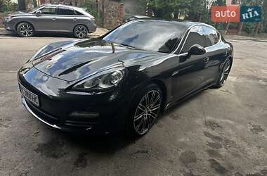 Фастбэк Porsche Panamera 2010 в 