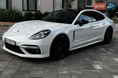 Фастбэк Porsche Panamera 2018 в Киеве