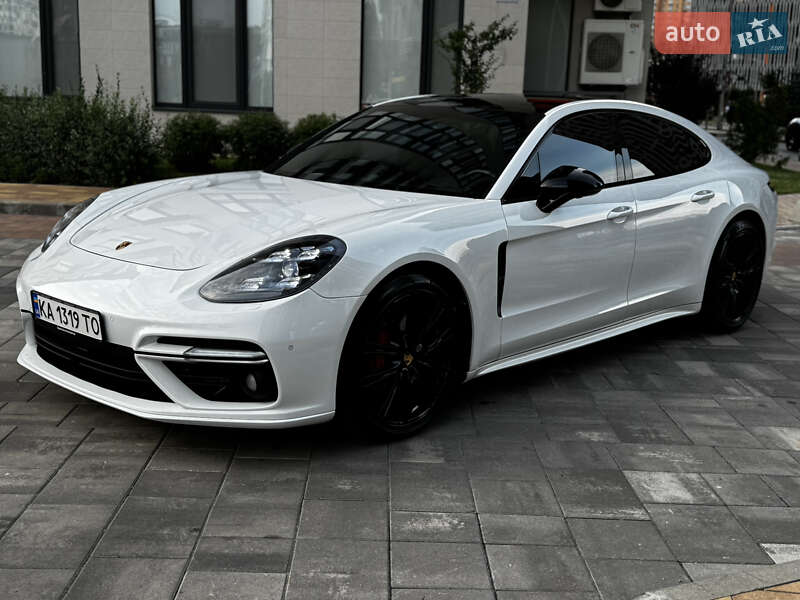 Фастбэк Porsche Panamera 2018 в 
