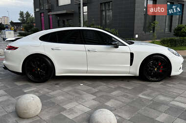 Фастбэк Porsche Panamera 2018 в 