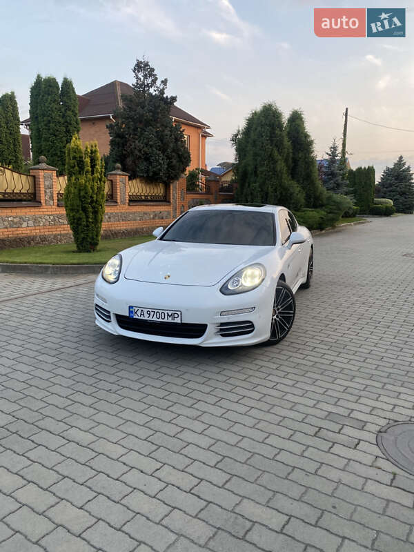 Фастбэк Porsche Panamera 2015 в Киеве