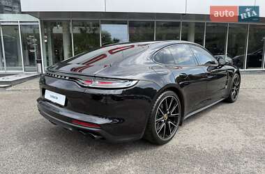 Фастбэк Porsche Panamera 2022 в 